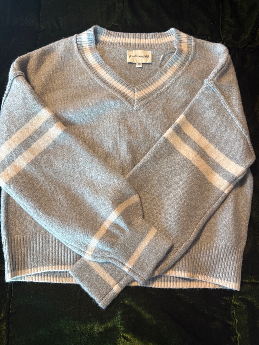 Cropped V Neck Balloon Sleeve Sweater
